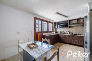 Casa à venda com 290m², 3 dormitórios, 3 suítes, 3 vagas, no bairro Ipanema em Porto Alegre