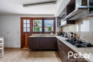 Casa à venda com 290m², 3 dormitórios, 3 suítes, 3 vagas, no bairro Ipanema em Porto Alegre