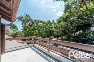 Casa à venda com 290m², 3 dormitórios, 3 suítes, 3 vagas, no bairro Ipanema em Porto Alegre