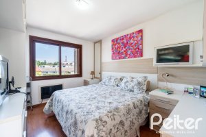 Casa à venda com 290m², 3 dormitórios, 3 suítes, 3 vagas, no bairro Ipanema em Porto Alegre