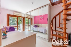 Casa à venda com 290m², 3 dormitórios, 3 suítes, 3 vagas, no bairro Ipanema em Porto Alegre