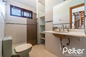 Casa à venda com 290m², 3 dormitórios, 3 suítes, 3 vagas, no bairro Ipanema em Porto Alegre