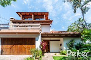 Casa à venda com 290m², 3 dormitórios, 3 suítes, 3 vagas, no bairro Ipanema em Porto Alegre