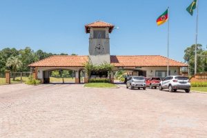 Casa em Condomínio à venda com 232m², 4 dormitórios, 1 suíte, 4 vagas, no bairro Terra Ville em PORTO ALEGRE