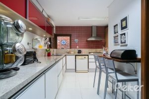 Casa em Condomínio à venda com 232m², 4 dormitórios, 1 suíte, 4 vagas, no bairro Terra Ville em PORTO ALEGRE