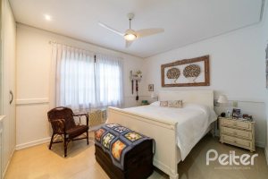 Casa em Condomínio à venda com 232m², 4 dormitórios, 1 suíte, 4 vagas, no bairro Terra Ville em PORTO ALEGRE