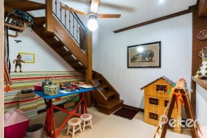 Casa em Condomínio à venda com 232m², 4 dormitórios, 1 suíte, 4 vagas, no bairro Terra Ville em PORTO ALEGRE