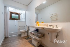 Casa em Condomínio à venda com 232m², 4 dormitórios, 1 suíte, 4 vagas, no bairro Terra Ville em PORTO ALEGRE