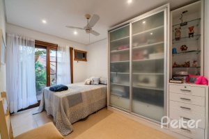 Casa em Condomínio à venda com 232m², 4 dormitórios, 1 suíte, 4 vagas, no bairro Terra Ville em PORTO ALEGRE