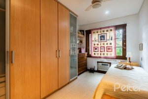 Casa em Condomínio à venda com 232m², 4 dormitórios, 1 suíte, 4 vagas, no bairro Terra Ville em PORTO ALEGRE