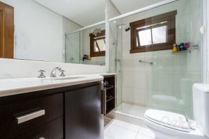 Casa em Condomínio à venda com 232m², 4 dormitórios, 1 suíte, 4 vagas, no bairro Terra Ville em PORTO ALEGRE