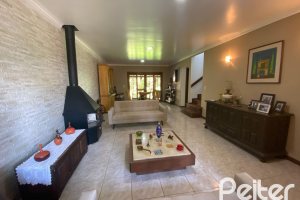 Casa à venda com 360m², 4 dormitórios, 4 suítes, 4 vagas, no bairro Tristeza em Porto Alegre