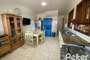 Casa à venda com 360m², 4 dormitórios, 4 suítes, 4 vagas, no bairro Tristeza em Porto Alegre