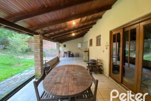 Casa à venda com 360m², 4 dormitórios, 4 suítes, 4 vagas, no bairro Tristeza em Porto Alegre