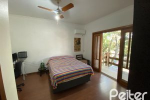 Casa à venda com 360m², 4 dormitórios, 4 suítes, 4 vagas, no bairro Tristeza em Porto Alegre