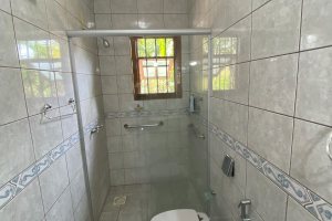 Casa à venda com 360m², 4 dormitórios, 4 suítes, 4 vagas, no bairro Tristeza em Porto Alegre