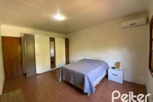 Casa à venda com 360m², 4 dormitórios, 4 suítes, 4 vagas, no bairro Tristeza em Porto Alegre