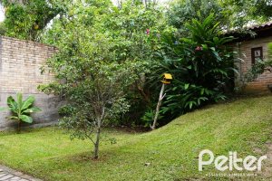 Casa à venda com 360m², 4 dormitórios, 4 suítes, 4 vagas, no bairro Tristeza em Porto Alegre