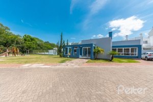 Casa em Condomínio à venda com 140m², 3 dormitórios, 1 suíte, 2 vagas, no bairro Hipica em PORTO ALEGRE