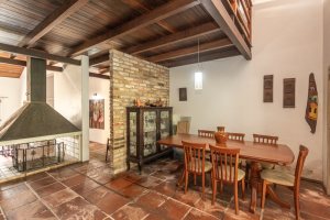 Casa à venda com 367m², 4 dormitórios, 2 suítes, 4 vagas, no bairro Jardim Isabel em Porto Alegre