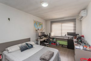 Casa à venda com 367m², 4 dormitórios, 2 suítes, 4 vagas, no bairro Jardim Isabel em Porto Alegre