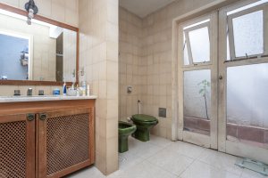 Casa à venda com 367m², 4 dormitórios, 2 suítes, 4 vagas, no bairro Jardim Isabel em Porto Alegre