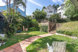 Casa à venda com 367m², 4 dormitórios, 2 suítes, 4 vagas, no bairro Jardim Isabel em Porto Alegre