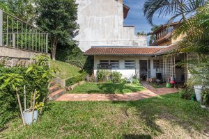 Casa à venda com 367m², 4 dormitórios, 2 suítes, 4 vagas, no bairro Jardim Isabel em Porto Alegre