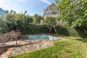 Casa à venda com 367m², 4 dormitórios, 2 suítes, 4 vagas, no bairro Jardim Isabel em Porto Alegre