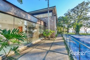 Casa em Condomínio à venda com 457m², 4 dormitórios, 4 suítes, 6 vagas, no bairro Pedra Redonda em PORTO ALEGRE
