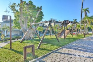 Casa em Condomínio à venda com 457m², 4 dormitórios, 4 suítes, 6 vagas, no bairro Pedra Redonda em PORTO ALEGRE
