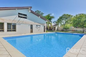 Apartamento à venda com 136m², 3 dormitórios, 1 suíte, 2 vagas, no bairro Tristeza em PORTO ALEGRE