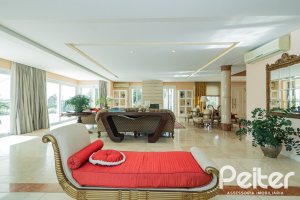 Casa em Condomínio à venda com 941m², 5 dormitórios, 5 suítes, 6 vagas, no bairro Terra Ville em PORTO ALEGRE