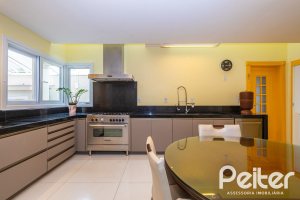 Casa em Condomínio à venda com 941m², 5 dormitórios, 5 suítes, 6 vagas, no bairro Terra Ville em PORTO ALEGRE