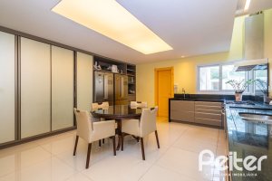 Casa em Condomínio à venda com 941m², 5 dormitórios, 5 suítes, 6 vagas, no bairro Terra Ville em PORTO ALEGRE