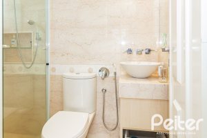 Casa em Condomínio à venda com 941m², 5 dormitórios, 5 suítes, 6 vagas, no bairro Terra Ville em PORTO ALEGRE