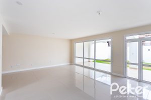 Casa em Condomínio à venda com 190m², 3 dormitórios, 1 suíte, 2 vagas, no bairro Vila Nova em PORTO ALEGRE