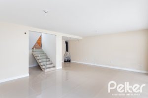 Casa em Condomínio à venda com 190m², 3 dormitórios, 1 suíte, 2 vagas, no bairro Vila Nova em PORTO ALEGRE