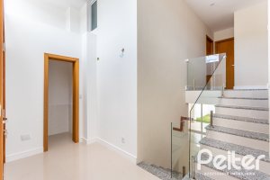 Casa em Condomínio à venda com 190m², 3 dormitórios, 1 suíte, 2 vagas, no bairro Vila Nova em PORTO ALEGRE