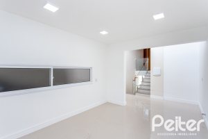 Casa em Condomínio à venda com 190m², 3 dormitórios, 1 suíte, 2 vagas, no bairro Vila Nova em PORTO ALEGRE