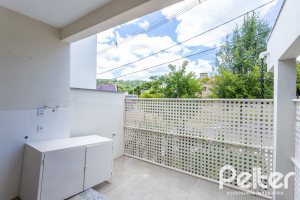 Casa em Condomínio à venda com 190m², 3 dormitórios, 1 suíte, 2 vagas, no bairro Vila Nova em PORTO ALEGRE