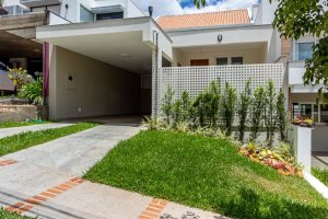 Casa em Condomínio à venda com 190m², 3 dormitórios, 1 suíte, 2 vagas, no bairro Vila Nova em PORTO ALEGRE