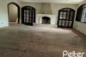 Casa à venda com 440m², 4 dormitórios, 1 suíte, 4 vagas, no bairro Tristeza em Porto Alegre