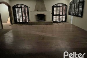 Casa à venda com 440m², 4 dormitórios, 1 suíte, 4 vagas, no bairro Tristeza em Porto Alegre