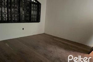 Casa à venda com 440m², 4 dormitórios, 1 suíte, 4 vagas, no bairro Tristeza em Porto Alegre