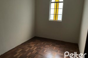 Casa à venda com 440m², 4 dormitórios, 1 suíte, 4 vagas, no bairro Tristeza em Porto Alegre