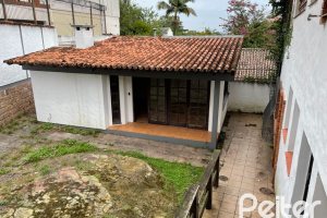Casa à venda com 440m², 4 dormitórios, 1 suíte, 4 vagas, no bairro Tristeza em Porto Alegre