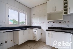 Casa à venda com 208m², 3 dormitórios, 1 suíte, 4 vagas, no bairro Ipanema em Porto Alegre