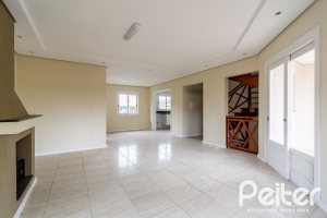 Casa à venda com 208m², 3 dormitórios, 1 suíte, 4 vagas, no bairro Ipanema em Porto Alegre