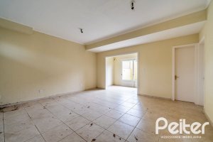 Casa à venda com 208m², 3 dormitórios, 1 suíte, 4 vagas, no bairro Ipanema em Porto Alegre